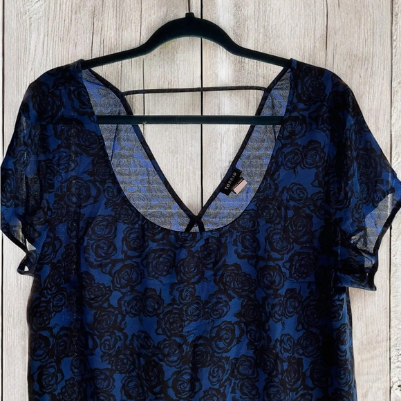Torrid Floral Blouse - Size 0X - Picture 4 of 9